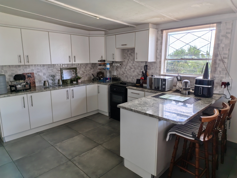 5 Bedroom Property for Sale in Van Riebeeck Hoogte Eastern Cape